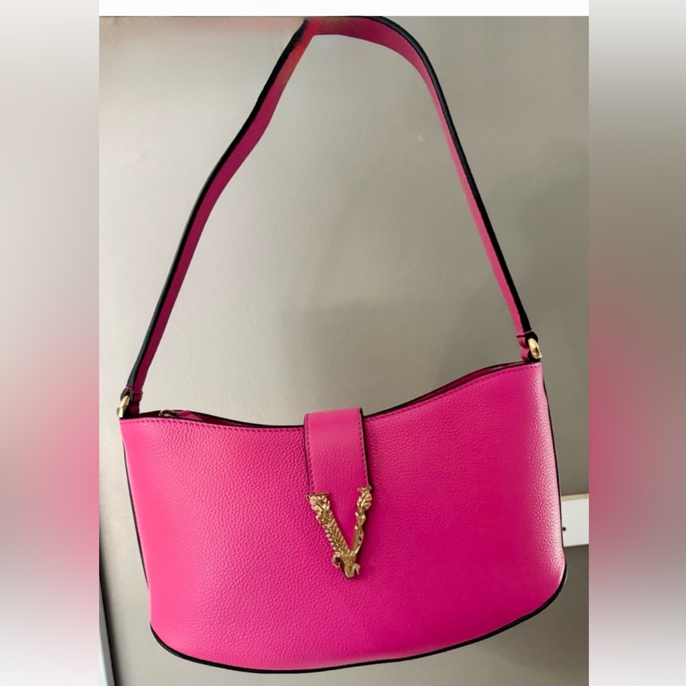 ***Buyer’s Bag Game! 1 in 30 Chance to win this Giveaway Versace Bag! *** - Picture 1 of 10